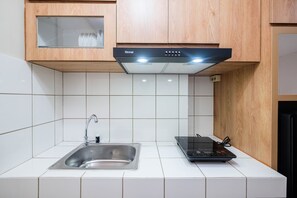 Zimmer | Eigene Küche | Kühlschrank, Herdplatte, Geschirrspüler, Wasserkocher