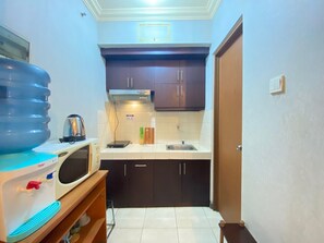 Room | Private kitchen | Fridge, stovetop, cookware/dishes/utensils - Simply 2BR at Majesty Apartment (Bandung)