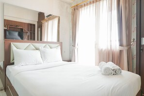 Free WiFi, bed sheets - Modern Studio at Green Pramuka City Apartment (Jakarta)