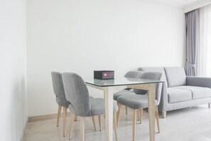 Iron/ironing board, free WiFi, bed sheets