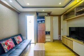 2 bedrooms, free WiFi, bed sheets - Modern 2BR at Bassura City Apartment (Jakarta)