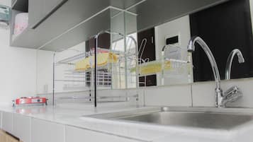 Room | Private kitchen | Fridge, stovetop, cookware/dishes/utensils