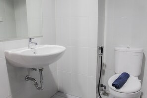 Bathroom - Best Studio Unit with Pool View Casa De Parco Apartment (Pagedangan)