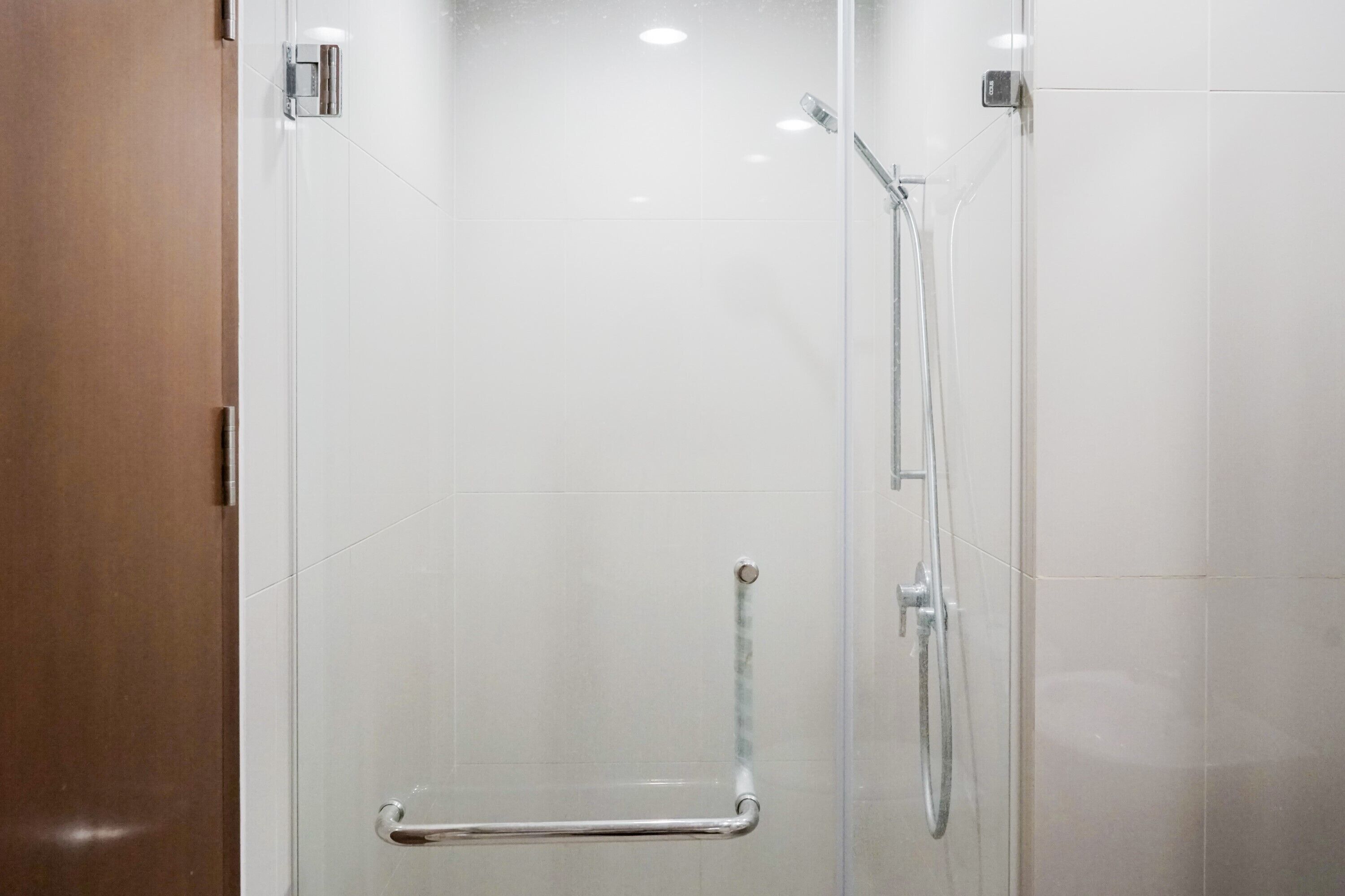 Room | Bathroom | Shower, free toiletries, towels