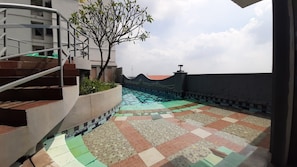 Vista frontal de la propiedad