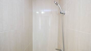 Room | Bathroom | Shower, free toiletries, towels