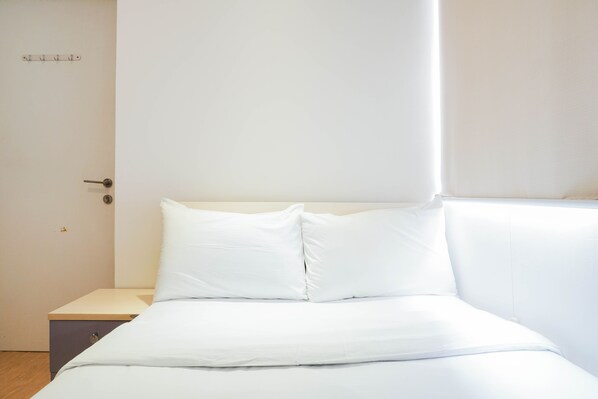 Room | 2 bedrooms, free WiFi, bed sheets - Nice and Spacious 2BR Green Pramuka City Apartment (Jakarta)