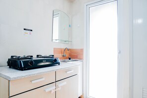 Room | Private kitchen | Fridge, stovetop, electric kettle, cookware/dishes/utensils - Nice and Spacious 2BR Green Pramuka City Apartment (Jakarta)