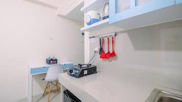 Habitación | Cocina privada | Refrigerador, parrilla de estufa, lavavajillas y utensilios de cocina