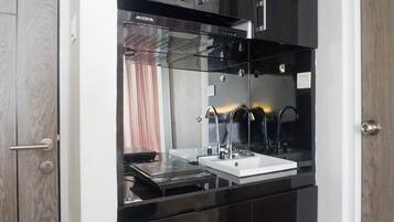 Rum | Eget kök | Kylskåp, spishäll och grytor/köksredskap