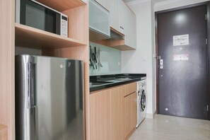 Camera | Cucina privata | Frigorifero, microonde, piano cottura, pentole/stoviglie/utensili