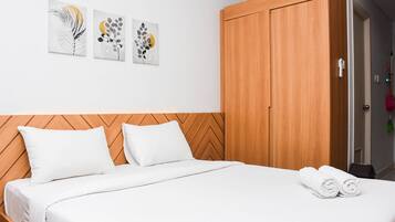 Room | WiFi (free), bed sheets