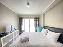 Free WiFi, bed sheets