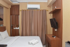 Interior - Good Choice Studio at Green Pramuka Apartment near Shopping Center (Jakarta)