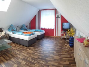 1 Schlafzimmer, Reisekinderbett, WLAN, Bettwäsche