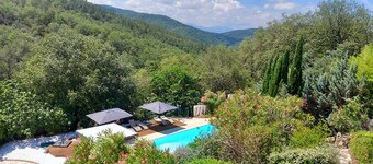 Quiet Provençal villa in a private domain