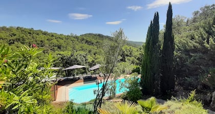 Quiet Provençal villa in a private domain