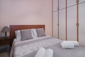 1 間睡房、熨斗/熨衫板、上網、床單