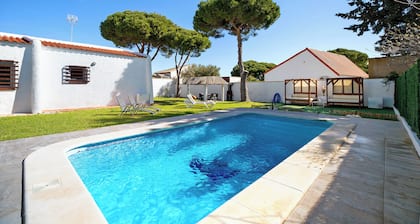 Ferienhaus 'Spica' mit privatem Pool, Terrassen, Garten und WLAN