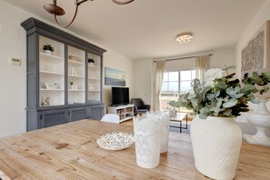 Interior - Penthouse Apartment in Alcaidesa with Mountain View, Wi-Fi, Pool, Garden & Terrace (Alcaidesa)