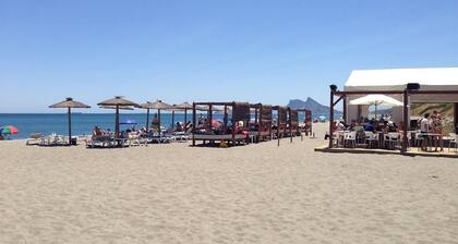Penthouse Apartment in Alcaidesa with Mountain View, Wi-Fi, Pool, Garden & Terrace