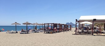 Penthouse Apartment in Alcaidesa with Mountain View, Wi-Fi, Pool, Garden & Terrace
