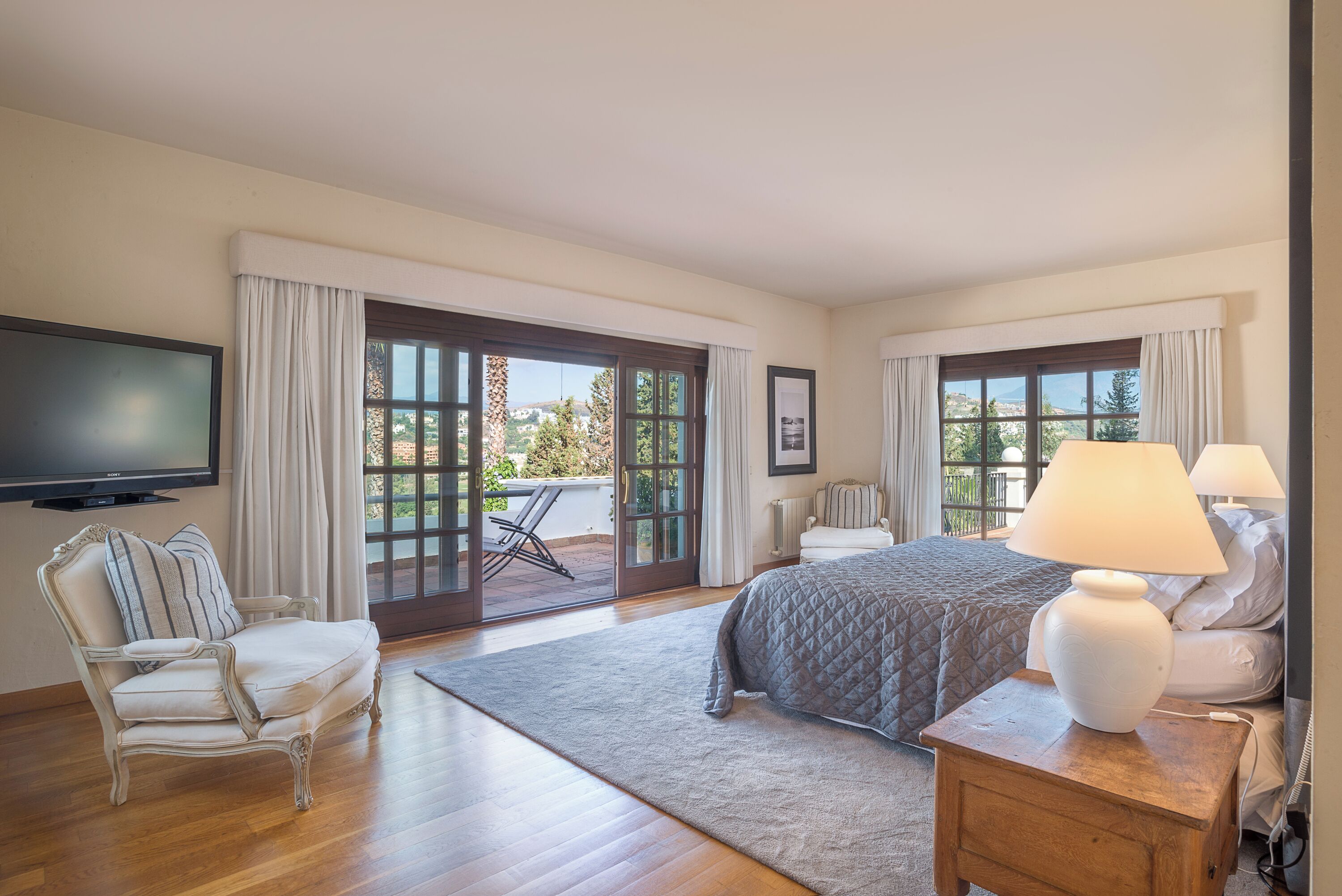 6 bedrooms, iron/ironing board, free WiFi, bed sheets