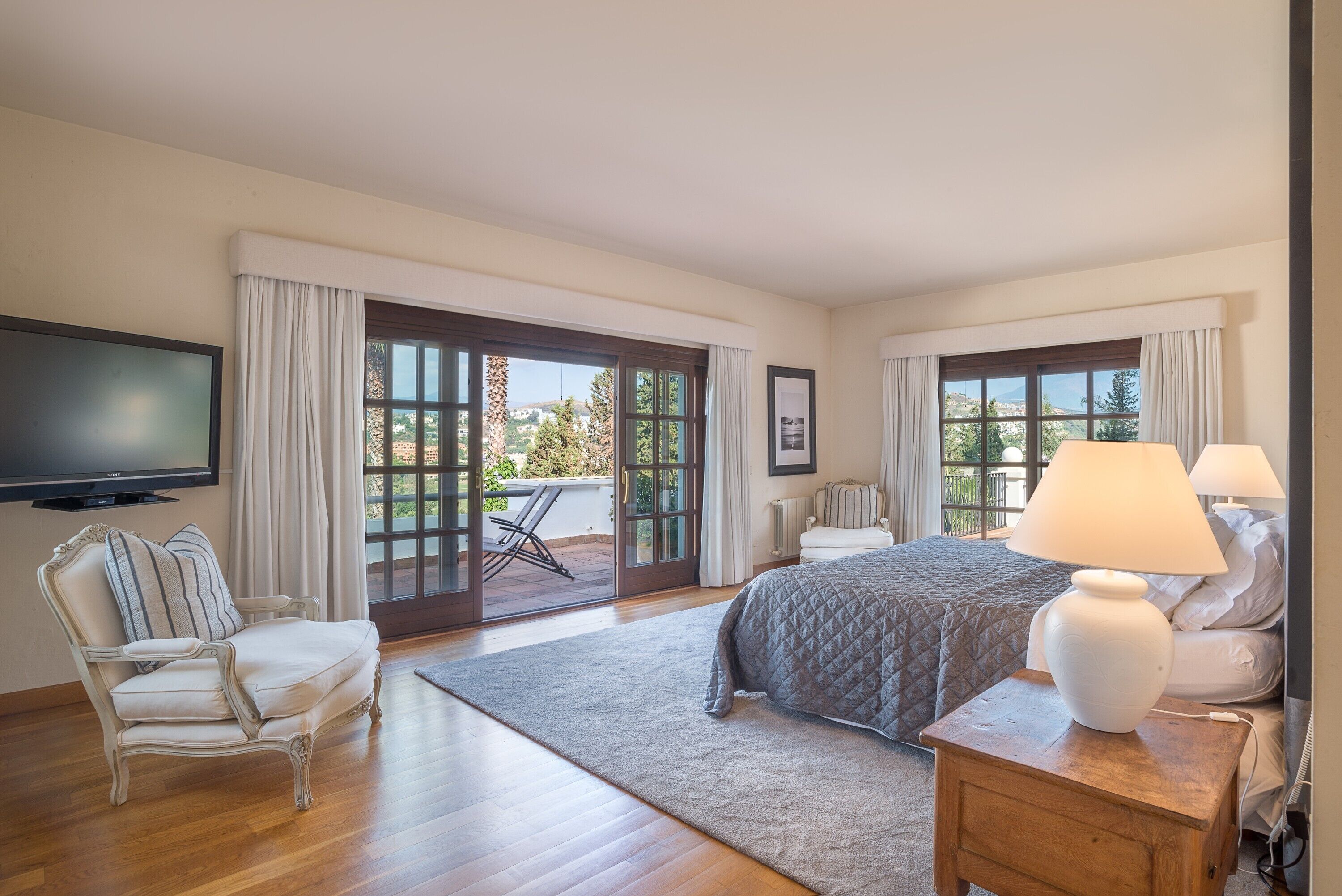 6 bedrooms, iron/ironing board, free WiFi, bed sheets