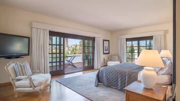 6 bedrooms, iron/ironing board, free WiFi, bed sheets