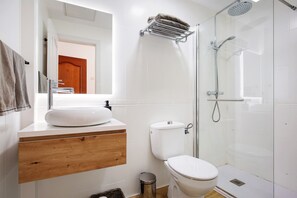 Shower, towels - Vacation Apartment "Playa Morro Jable 2b" near the Beach with Wi-Fi (Morro Jable)