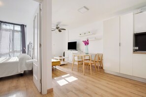 1 dormitorio, tabla de planchar con plancha, wifi gratis y ropa de cama