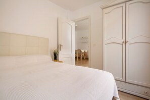 2 chambres, fer et planche à repasser, Wi-Fi gratuit, draps fournis