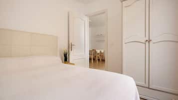 2 bedrooms, iron/ironing board, free WiFi, bed sheets