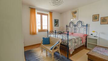 4 chambres, fer et planche à repasser, Wi-Fi gratuit, draps fournis