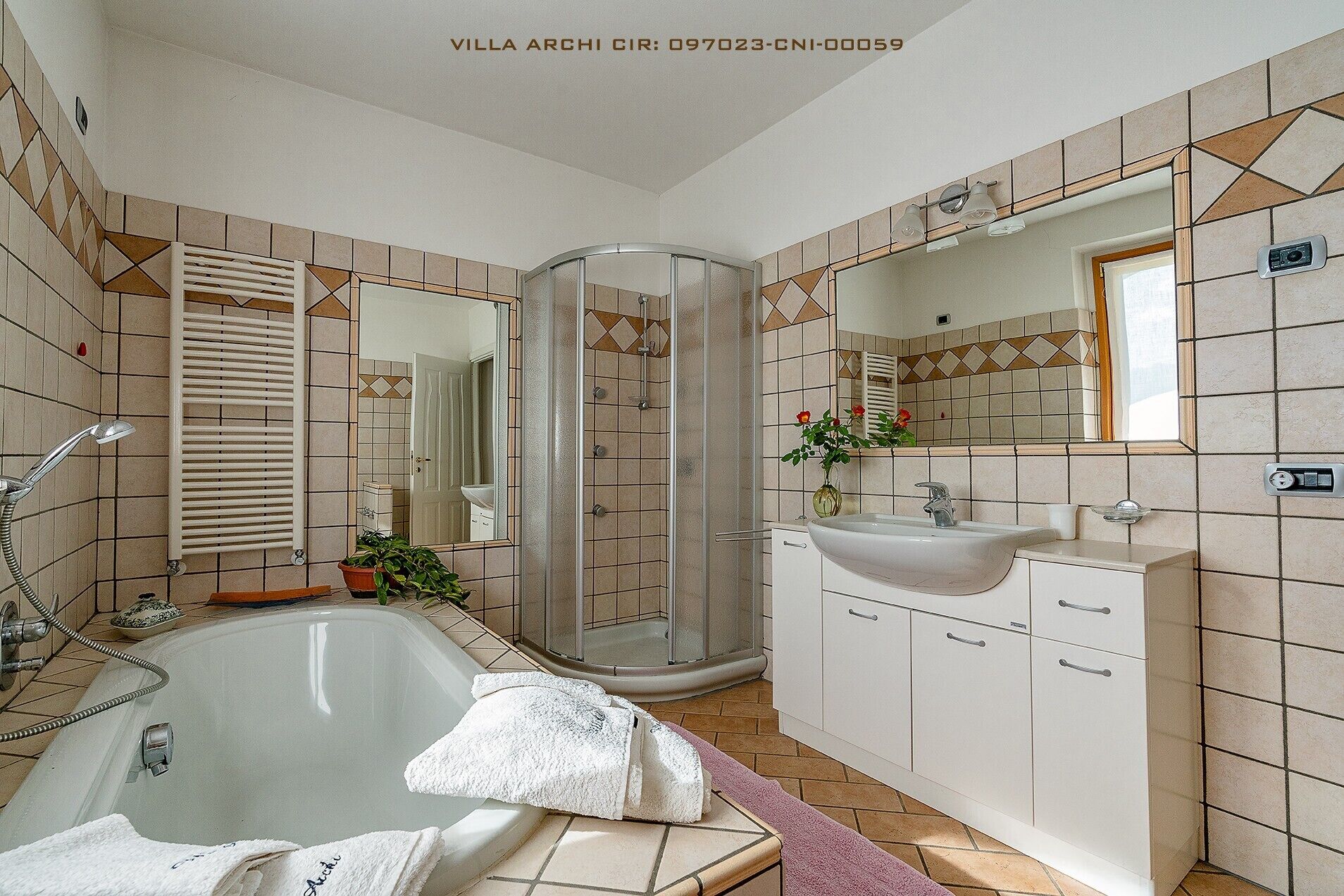 Badekar, hårføner og håndklær