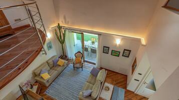 TV, ping pong, stereo