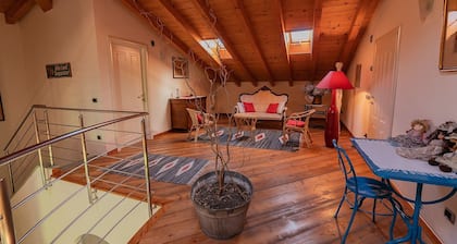 Villa Archi mit Seeblick, Garten, Terrasse, Balkon und WLAN