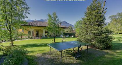 Villa Archi avec vue sur le lac, jardin, terrasse, balcon et Wifi.