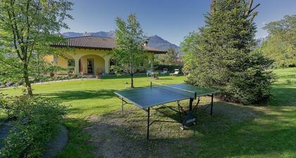 Villa Archi mit Seeblick, Garten, Terrasse, Balkon und WLAN