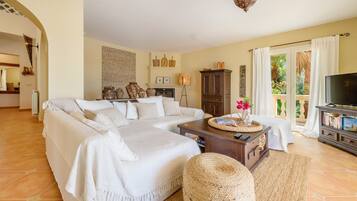 Televisión, chimenea