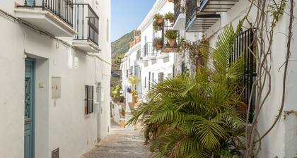Cottage "Casa Loli" with Mountain View, Private Pool & Terrace