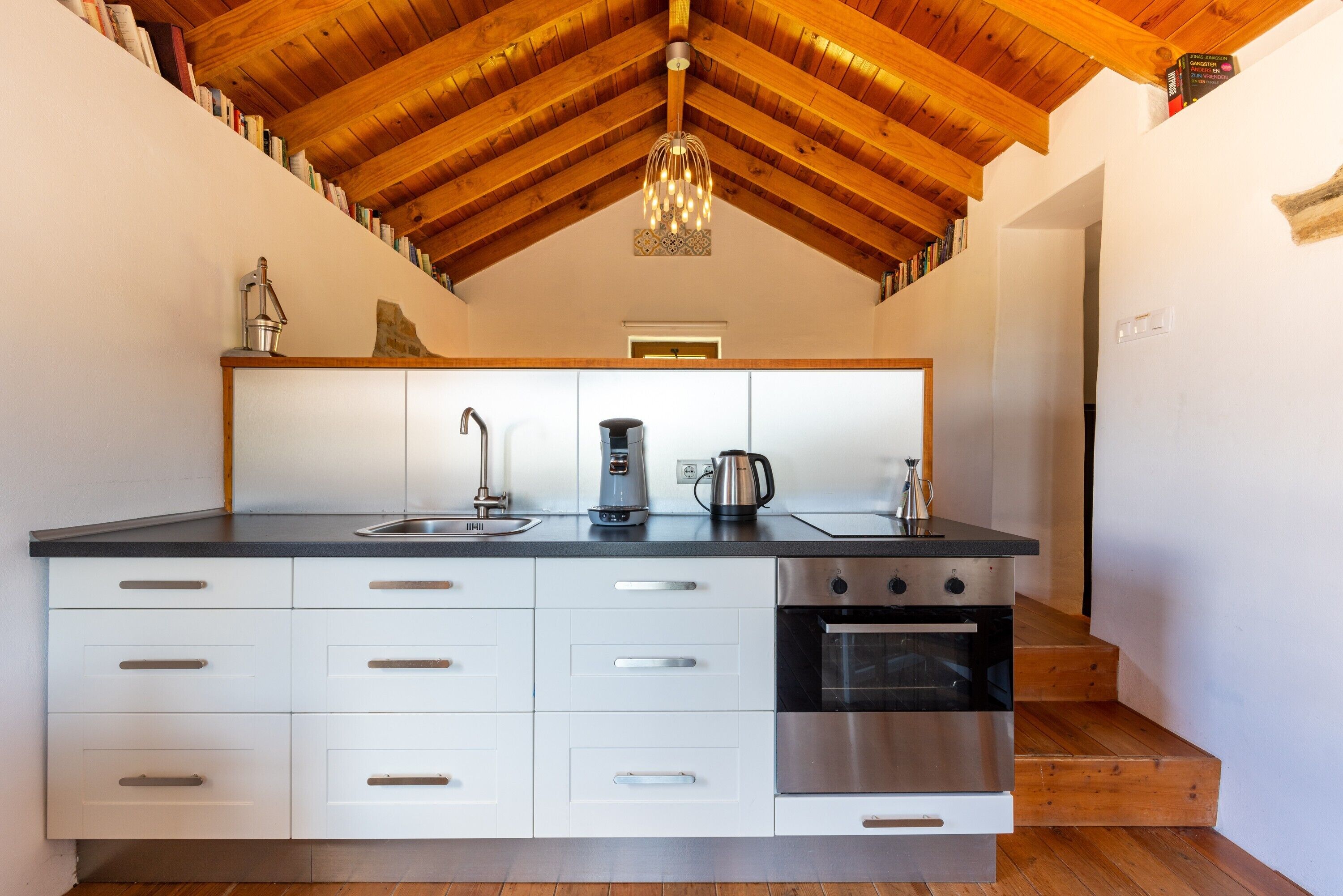 Réfrigérateur, four, plaque de cuisson, cafetière/bouilloire