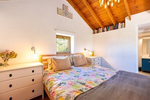 1 slaapkamer, een strijkplank/strijkijzer, gratis wifi, beddengoed