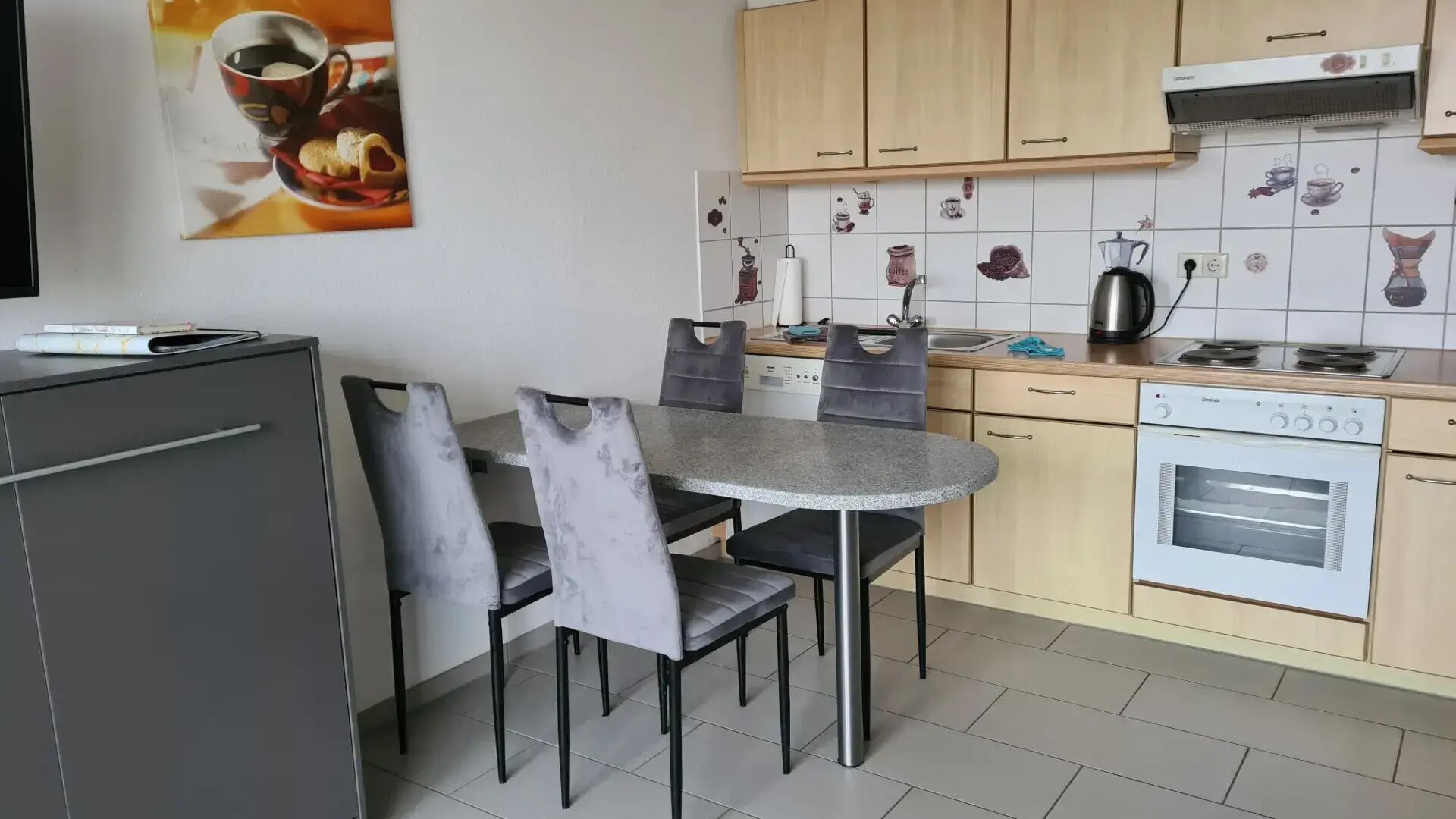 Kühlschrank, Mikrowelle, Ofen, Herdplatte