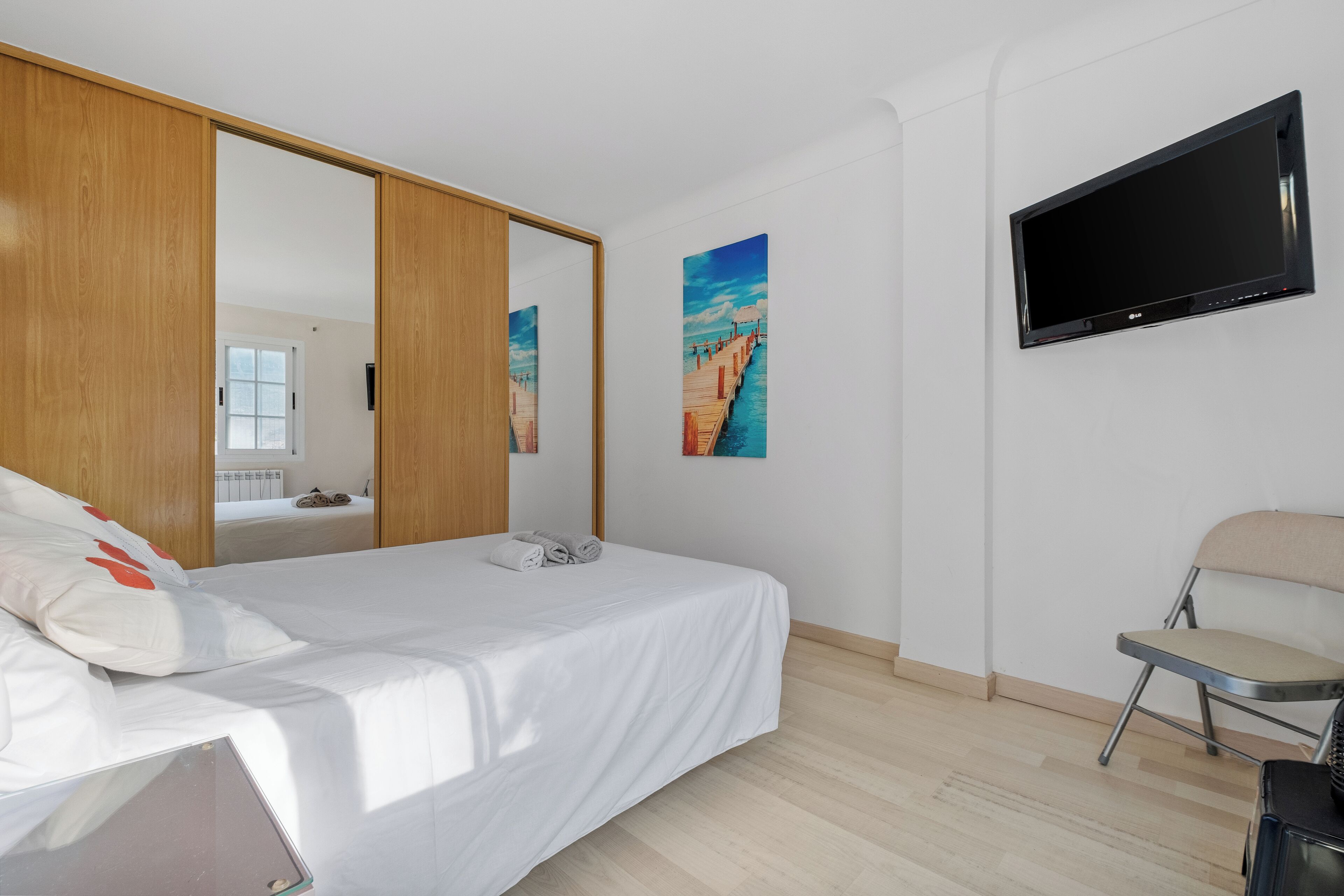 1 bedroom, desk, free WiFi, bed sheets