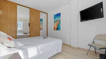 1 bedroom, desk, free WiFi, bed sheets