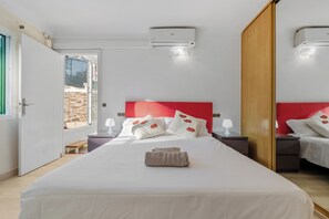 1 bedroom, desk, free WiFi, bed sheets