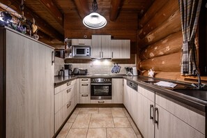 Kühlschrank, Mikrowelle, Ofen, Geschirrspüler