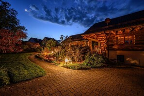 Property grounds - Natural log house Morgensonne - Heumann's log houses by the forest (Pottenstein)
