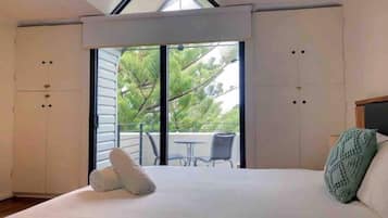 2 bedrooms, iron/ironing board, travel cot, free WiFi